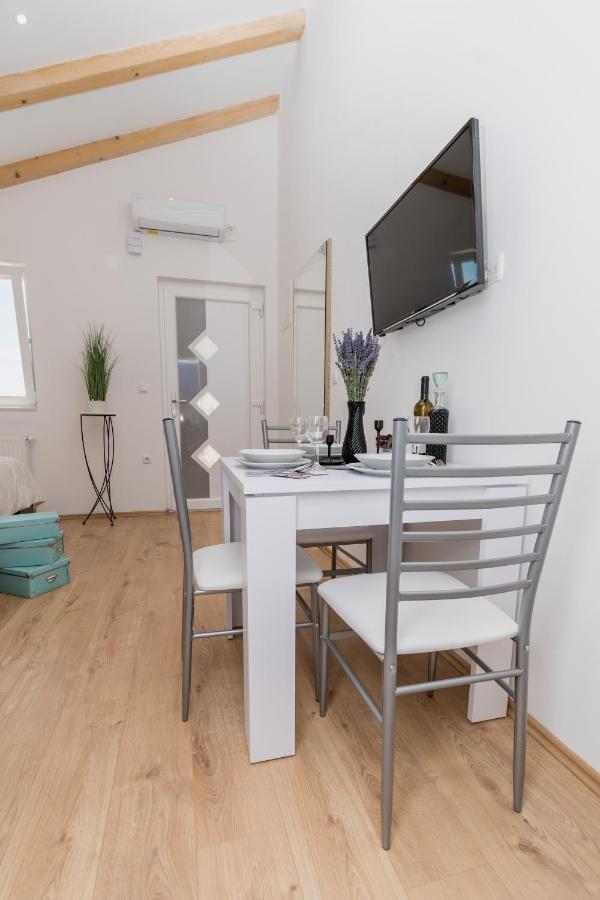 Studio Apartment Harmony Np Krka لازوفاك المظهر الخارجي الصورة